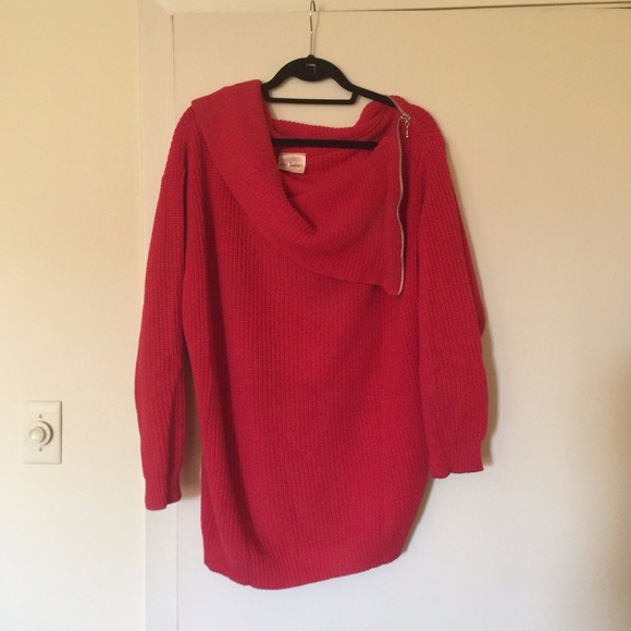 Red Von Saken Turtle Neck Sweater - Picture 4 of 4